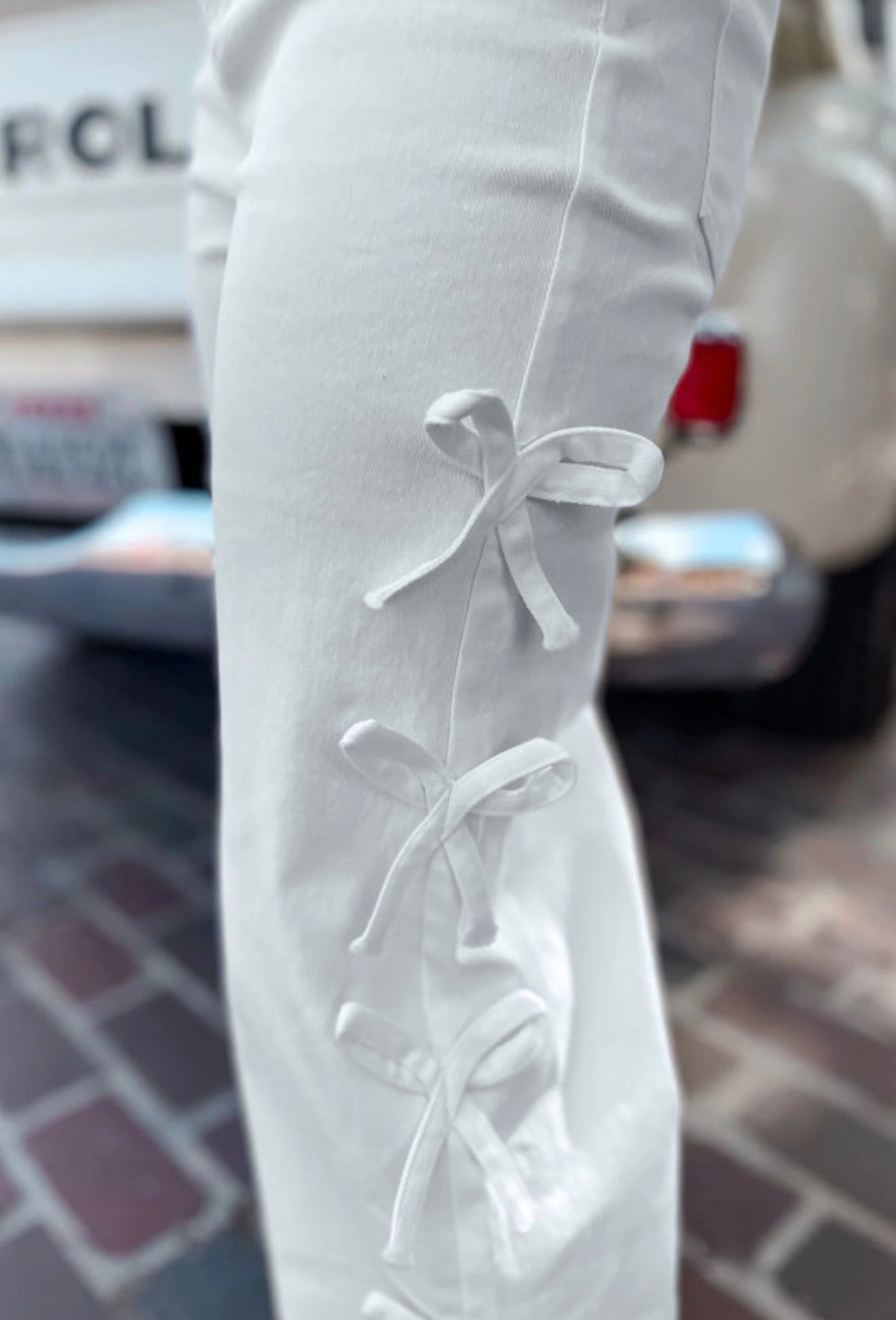 Bow Detail High-Waist White Jeans